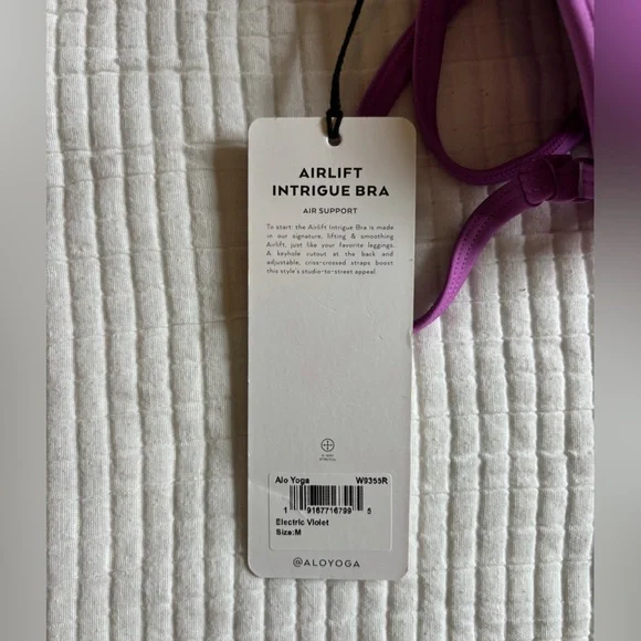 NWT ALO Yoga Airlift Intrigue Bra - Sports Bra Top - electric violet - medium - Picture 4 of 6